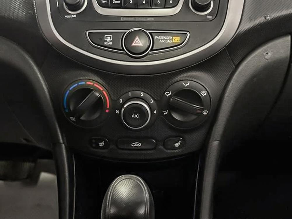 Hyundai Accent SE 2017 à vendre à Trois-Rivières - 27