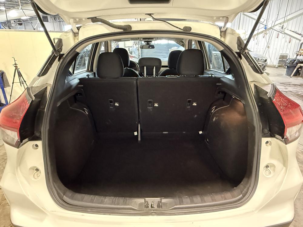 Nissan Kicks Play 2025 Blanc usage à vendre Nissan Kicks Play 2025 Blanc usage à vendre