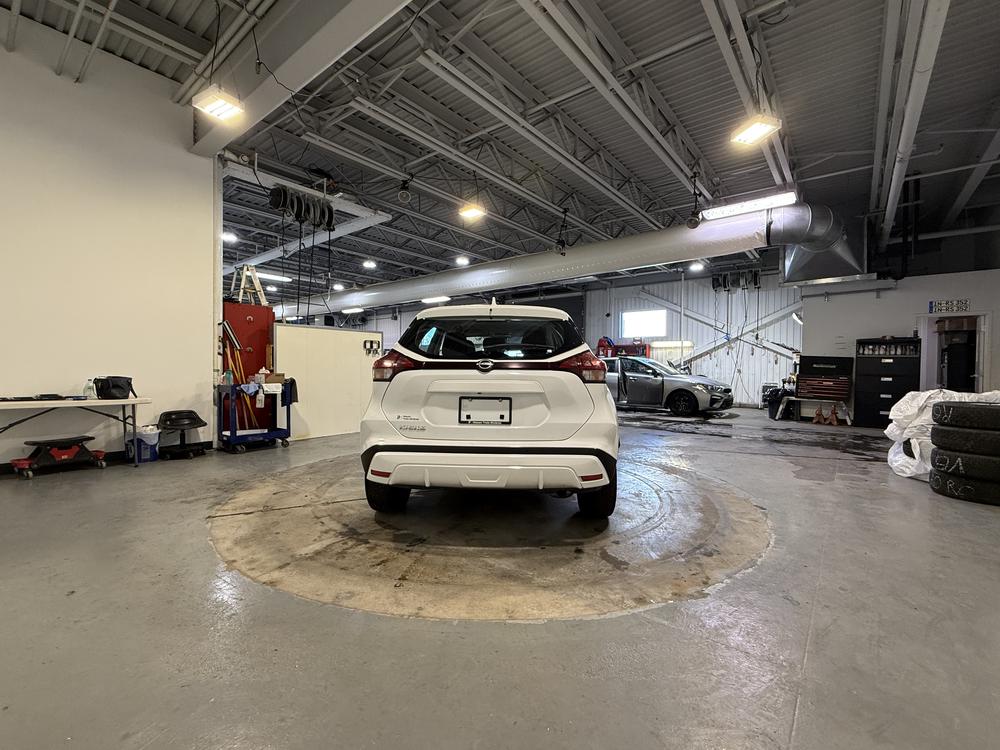 Nissan Kicks Play 2025 Blanc usage à vendre Nissan Kicks Play 2025 Blanc usage à vendre