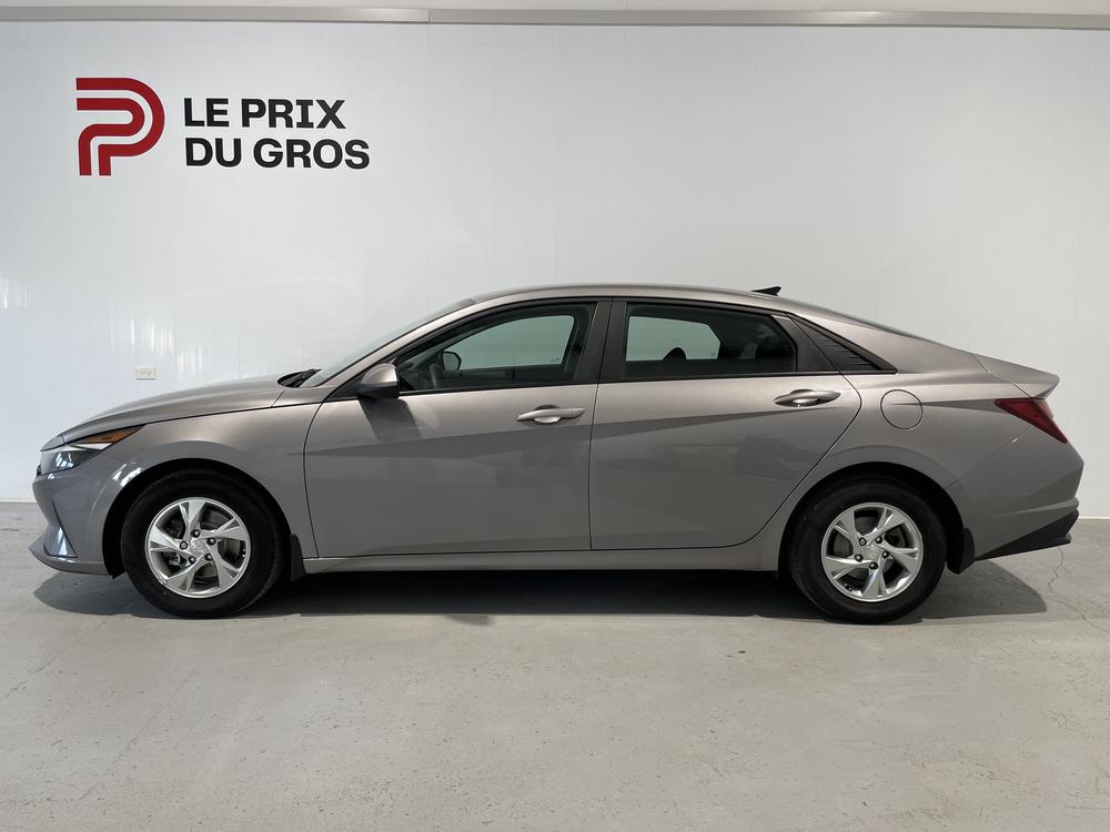 Hyundai Elantra Essential 2023 d&rsquo;occasion à vendre - 4