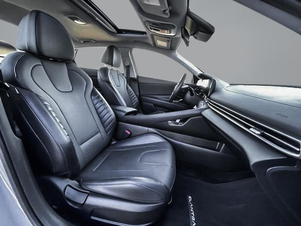 Hyundai Elantra LUXURY 2023 d&rsquo;occasion à vendre - 31