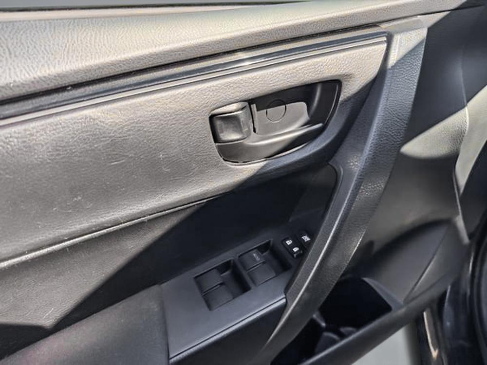 Toyota Corolla 2017 Noir usage à vendre Toyota Corolla 2017 Noir usage à vendre
