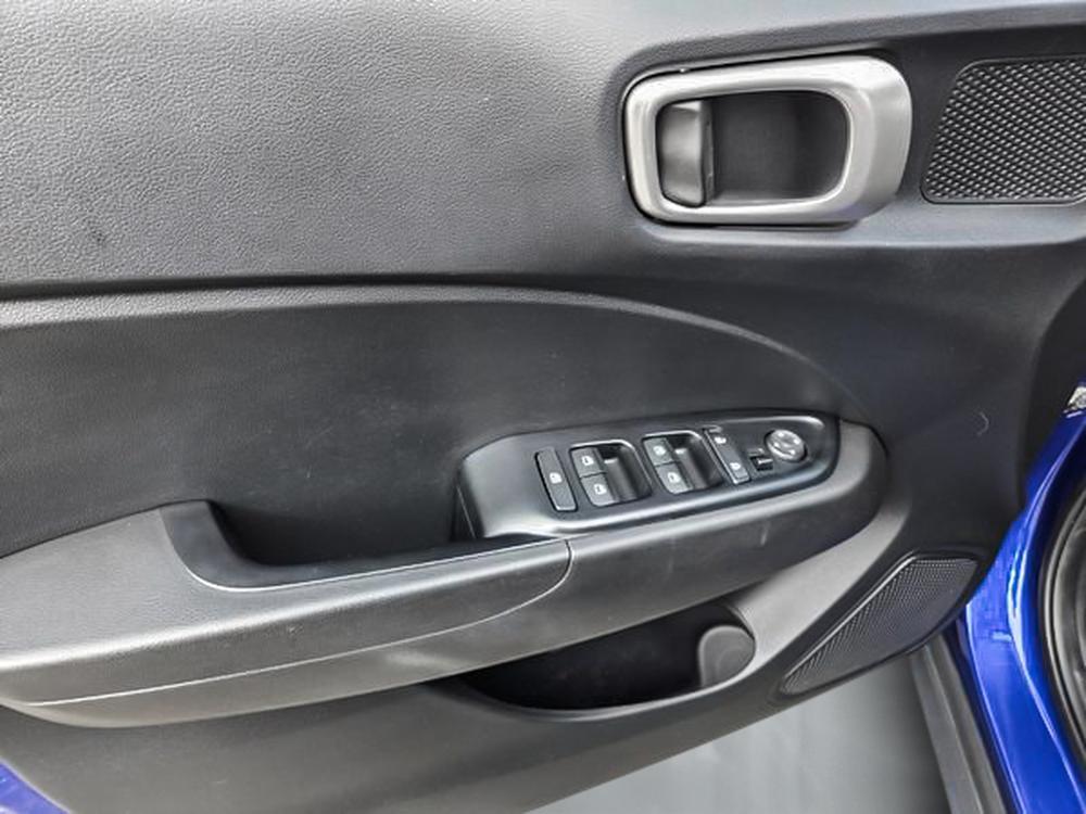 Hyundai Venue Preferred 2023 d&rsquo;occasion à vendre - 12
