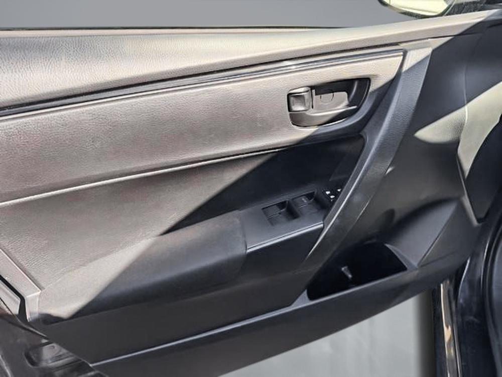 Toyota Corolla 2017 Noir usage à vendre Toyota Corolla 2017 Noir usage à vendre