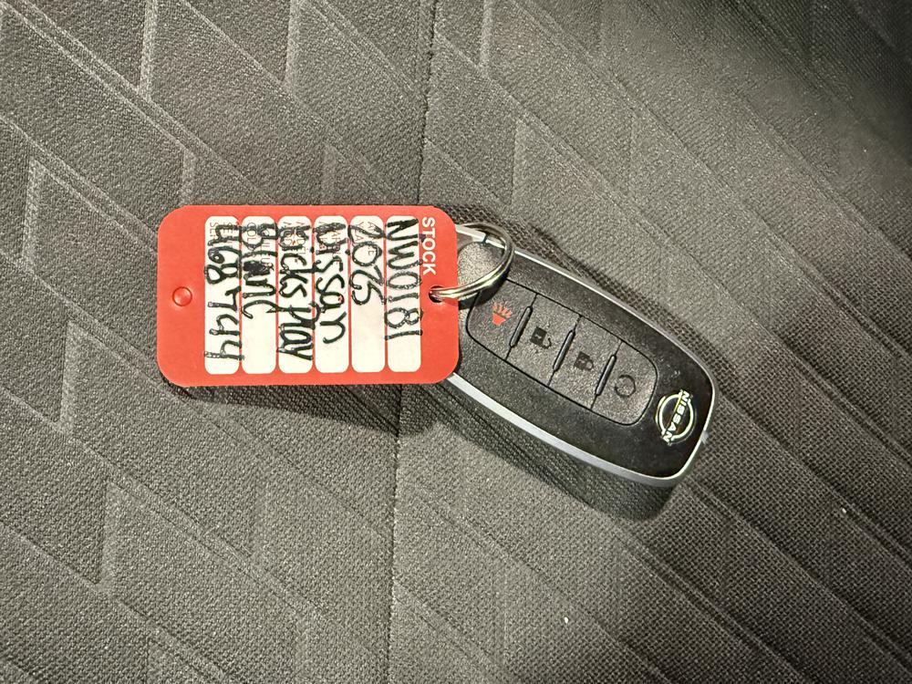 Nissan Kicks Play 2025 Blanc usage à vendre Nissan Kicks Play 2025 Blanc usage à vendre