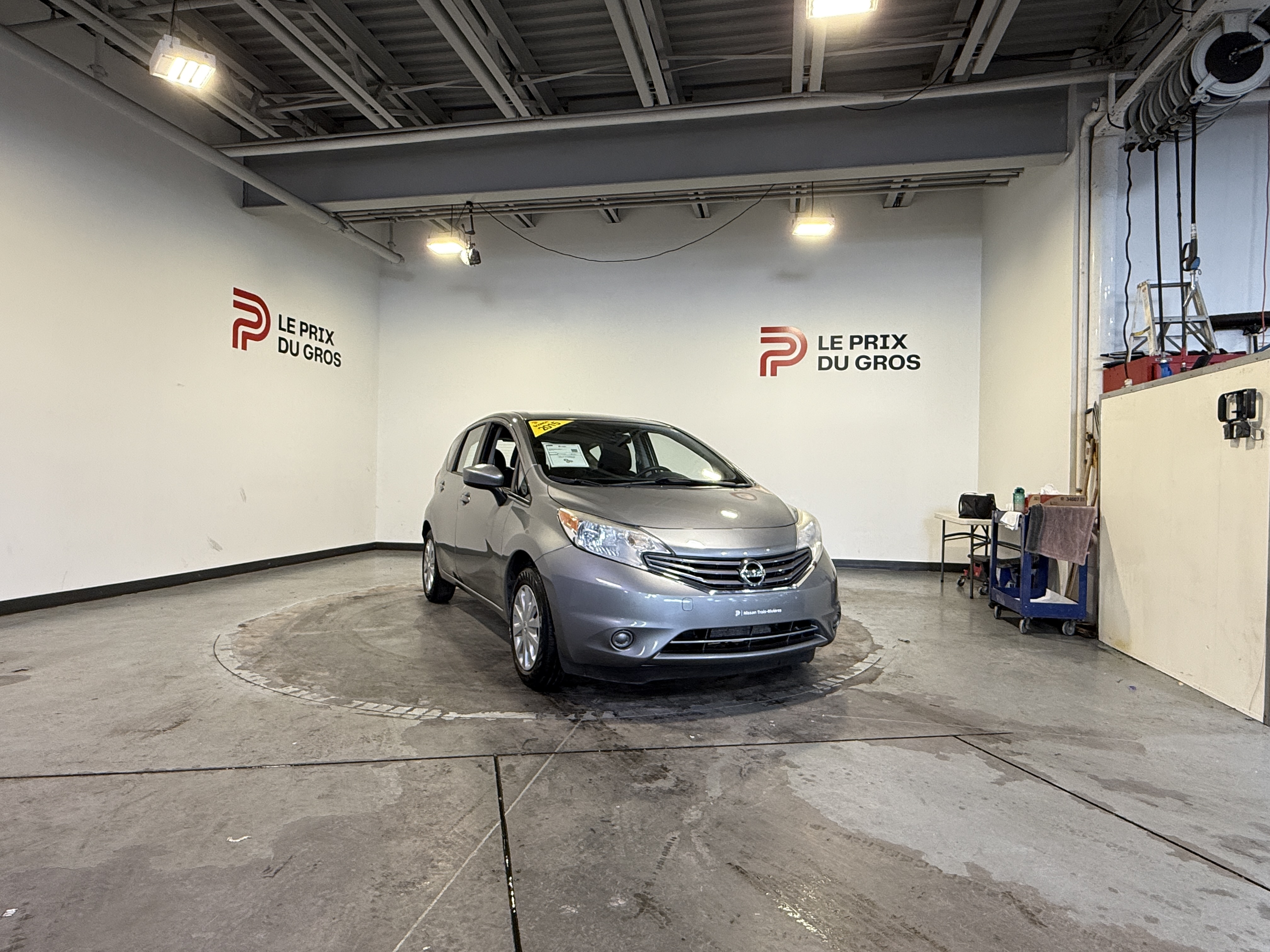 Gray 2015 Nissan Versa Note Hatchback Front-Wheel Drive Automatic