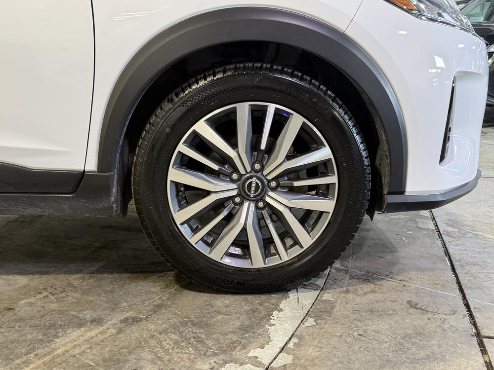 Nissan Kicks Play 2025 Blanc usage à vendre Nissan Kicks Play 2025 Blanc usage à vendre