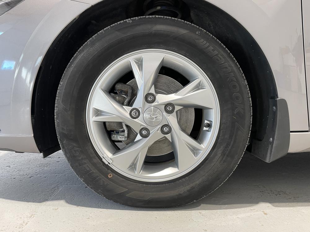 Hyundai Elantra Essential 2023 d&rsquo;occasion à vendre - 8