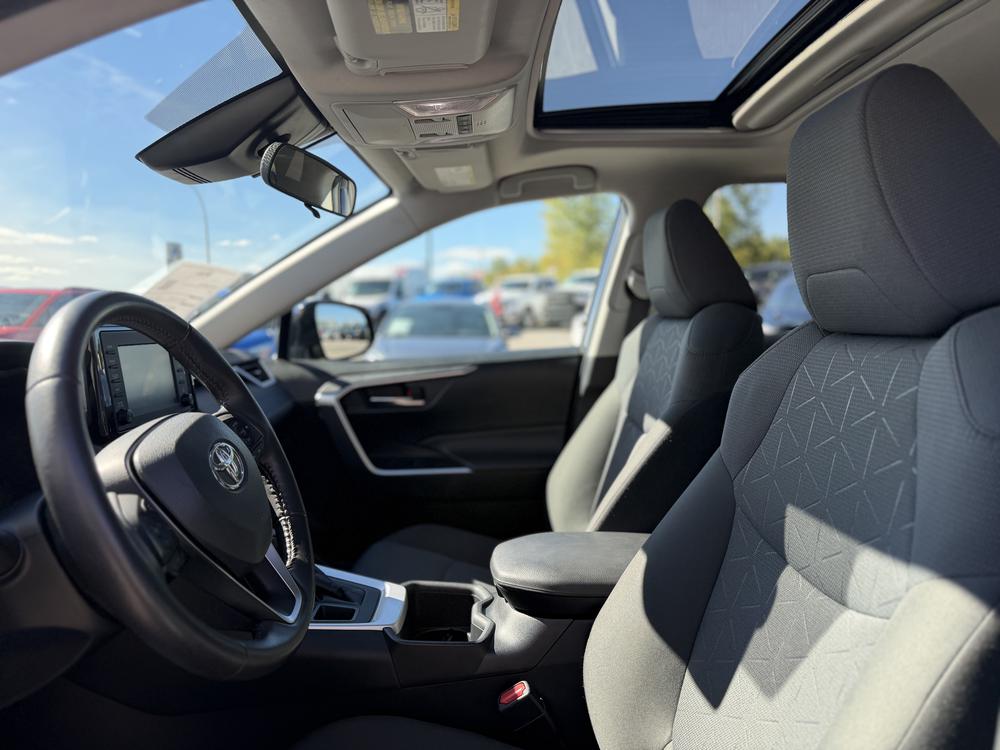 Toyota RAV4 XLE 2022 d&rsquo;occasion à vendre - 13