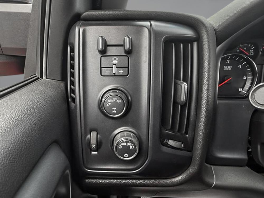 Chevrolet Silverado 1500 CUSTOM 2018 d&rsquo;occasion à vendre - 16
