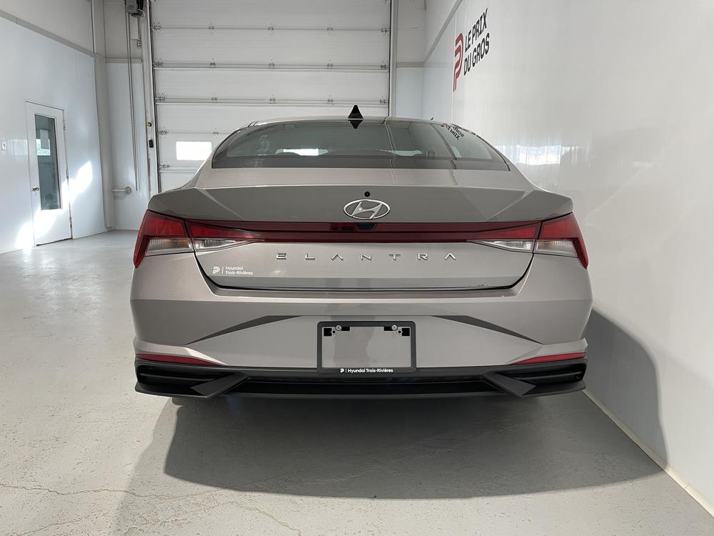 Hyundai Elantra Essential 2023 d&rsquo;occasion à vendre - 7