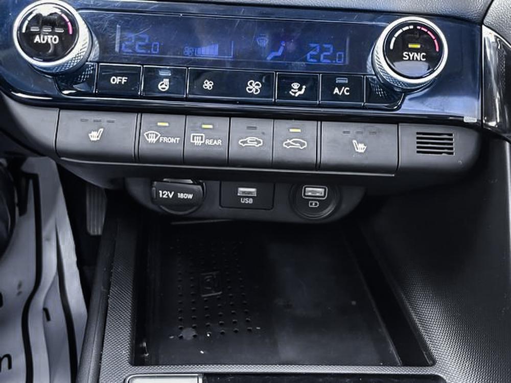 Hyundai Elantra LUXURY 2023 d&rsquo;occasion à vendre - 23