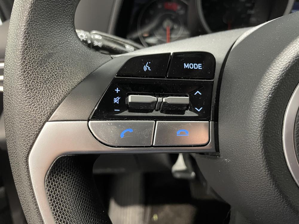Hyundai Elantra Essential 2023 d&rsquo;occasion à vendre - 16