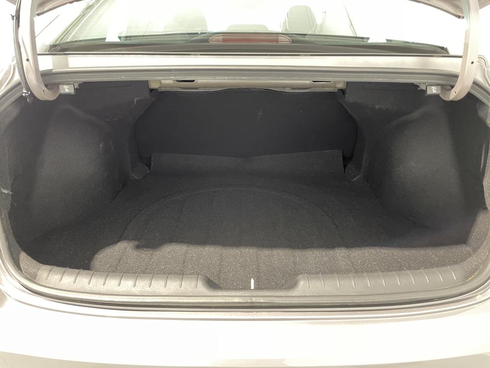 Hyundai Elantra Essential 2023 d&rsquo;occasion à vendre - 28