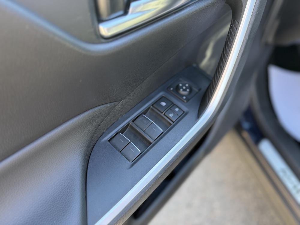Toyota RAV4 XLE 2022 d&rsquo;occasion à vendre - 12