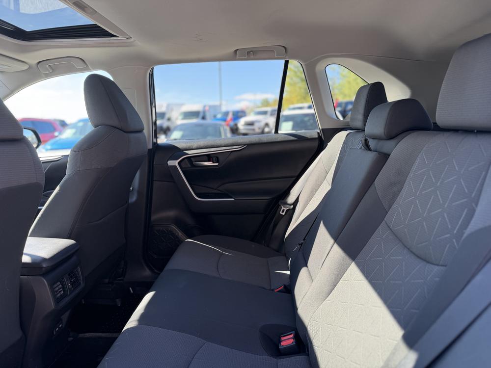 Toyota RAV4 XLE 2022 d&rsquo;occasion à vendre - 9