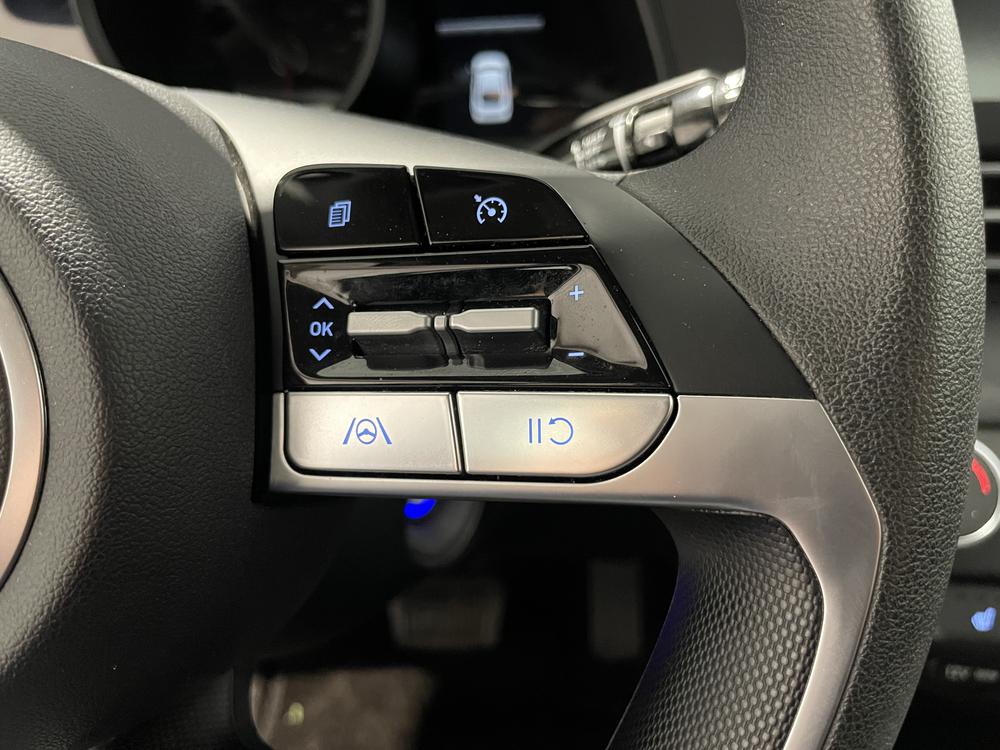 Hyundai Elantra Essential 2023 d&rsquo;occasion à vendre - 17