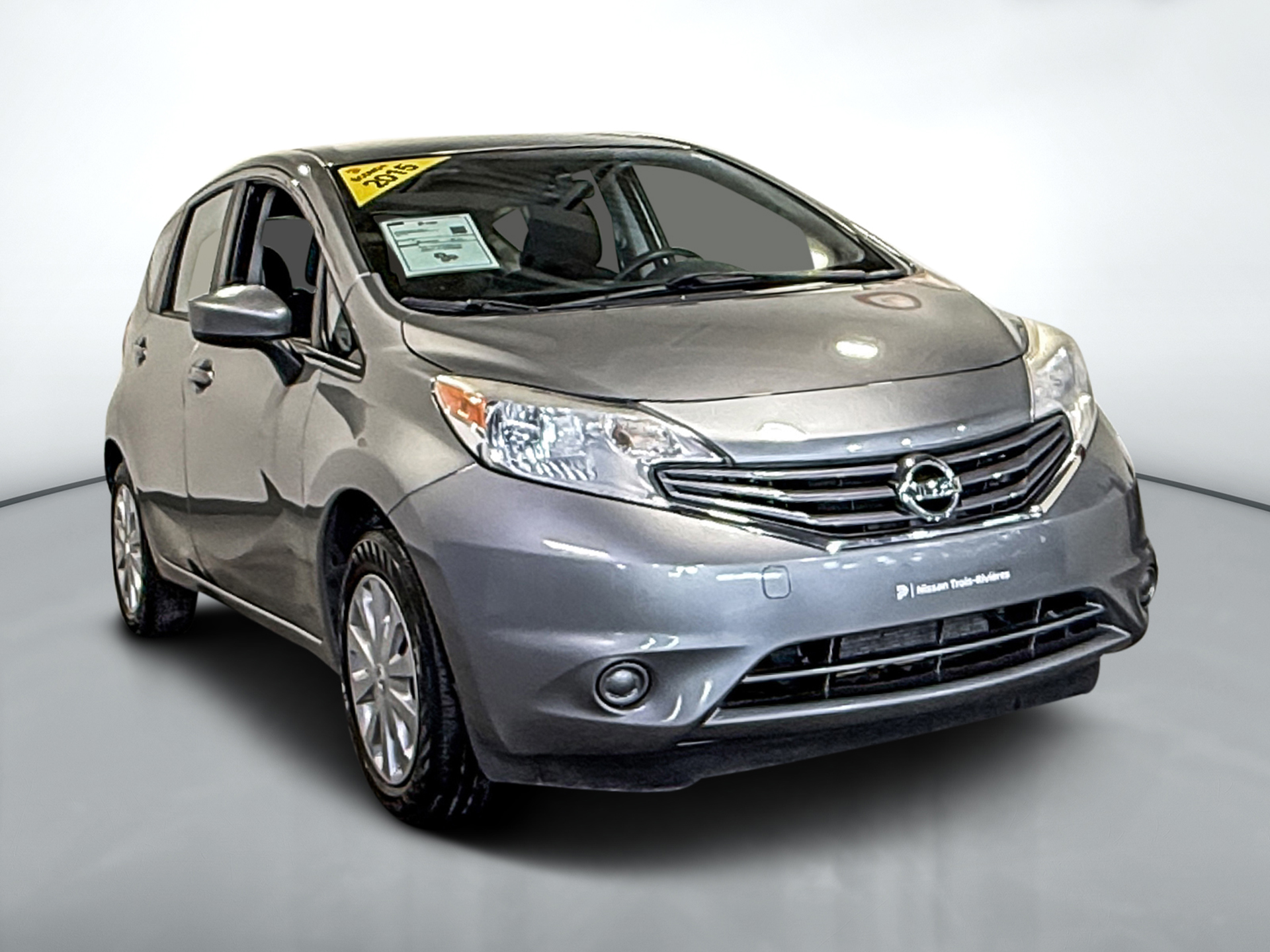 Gray 2015 Nissan Versa Note Hatchback Front-Wheel Drive Automatic