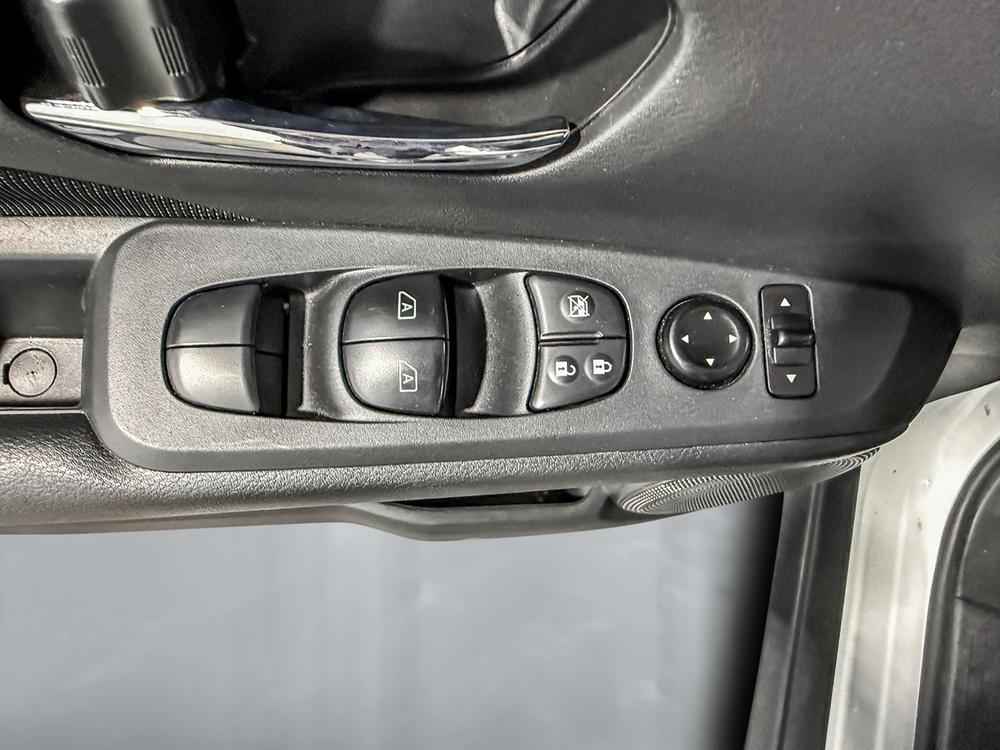 Nissan Kicks Play SV 2025 à vendre à Shawinigan - 14