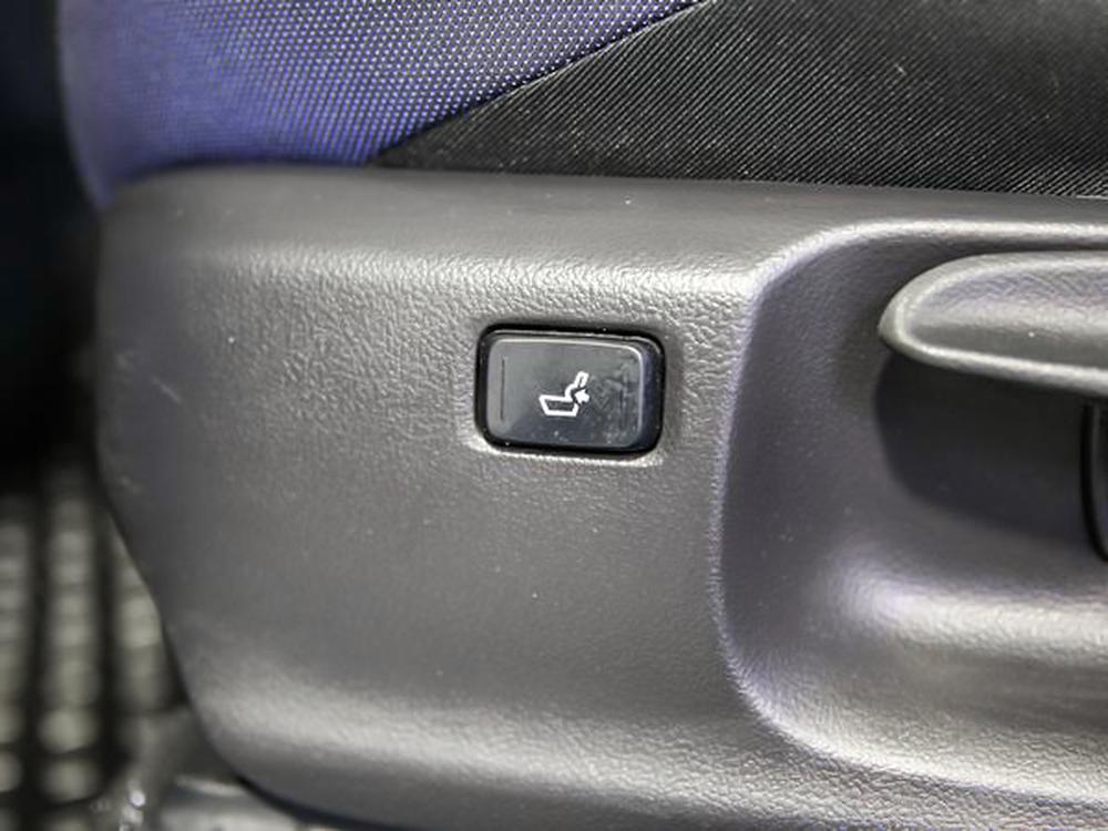 Toyota C-HR LE 2022 d&rsquo;occasion à vendre - 16