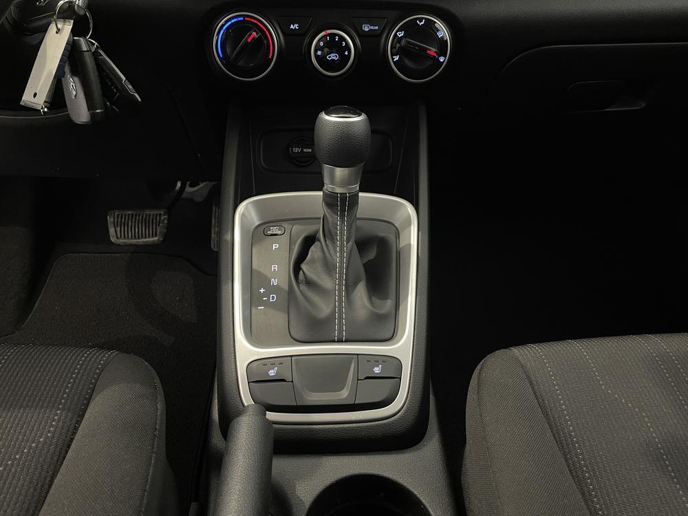 Hyundai Venue Essential 2021 d&rsquo;occasion à vendre - 24