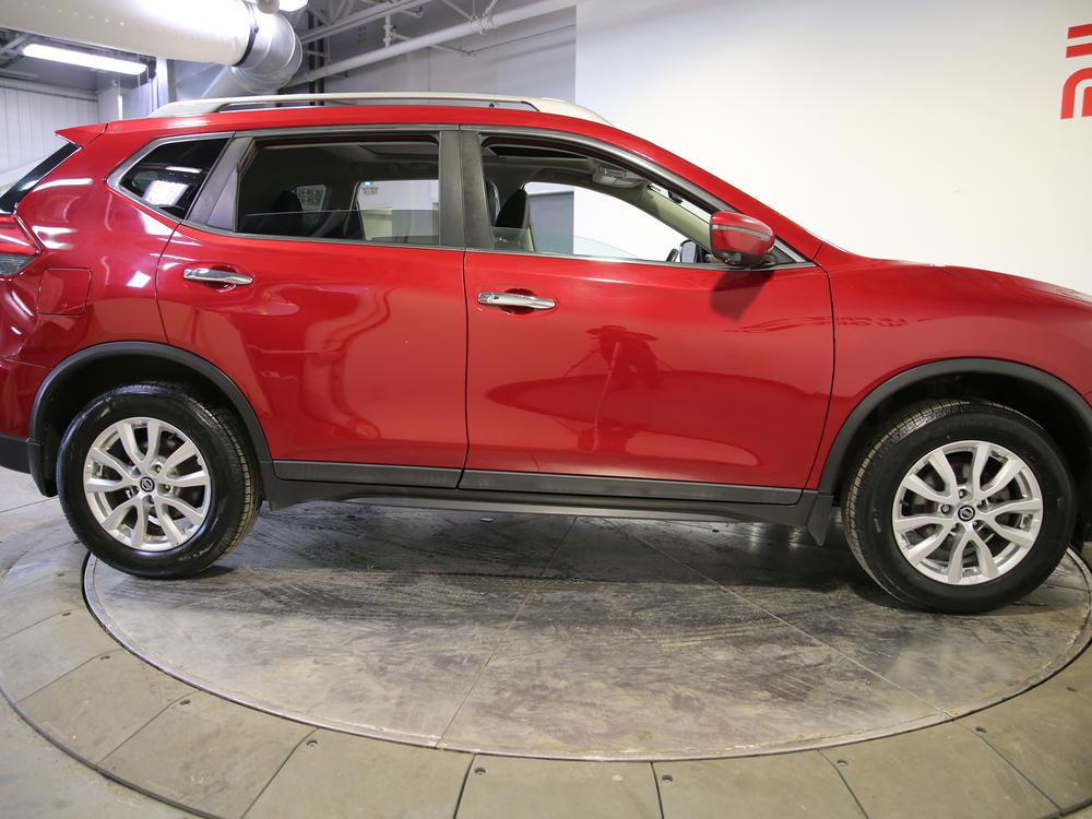 Nissan Rogue SV 2017 d&rsquo;occasion à vendre - 2