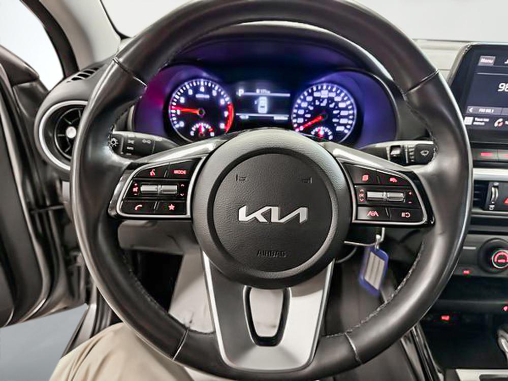 Kia Forte EX 2022 d&rsquo;occasion à vendre - 16