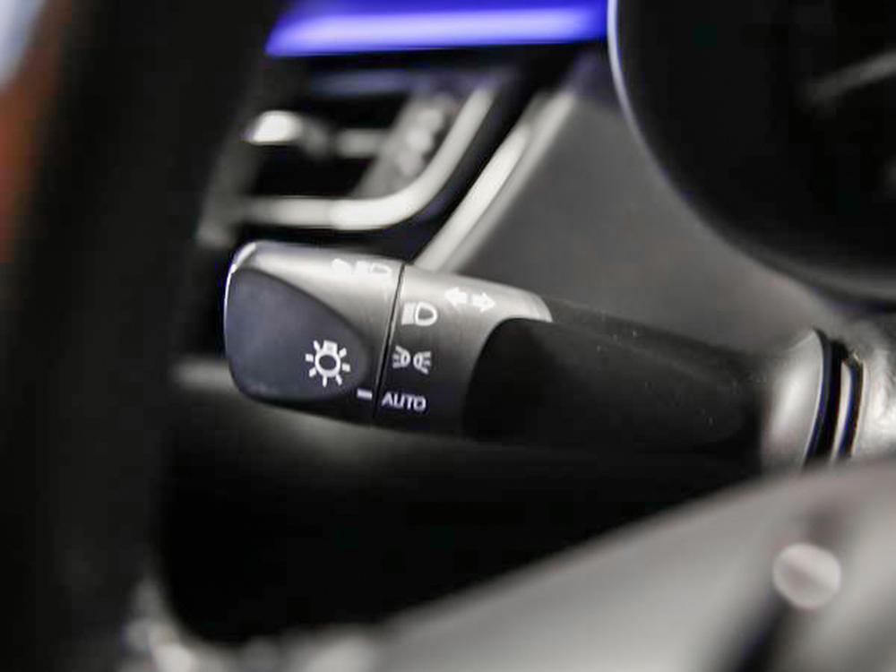 Toyota C-HR LE 2022 d&rsquo;occasion à vendre - 21