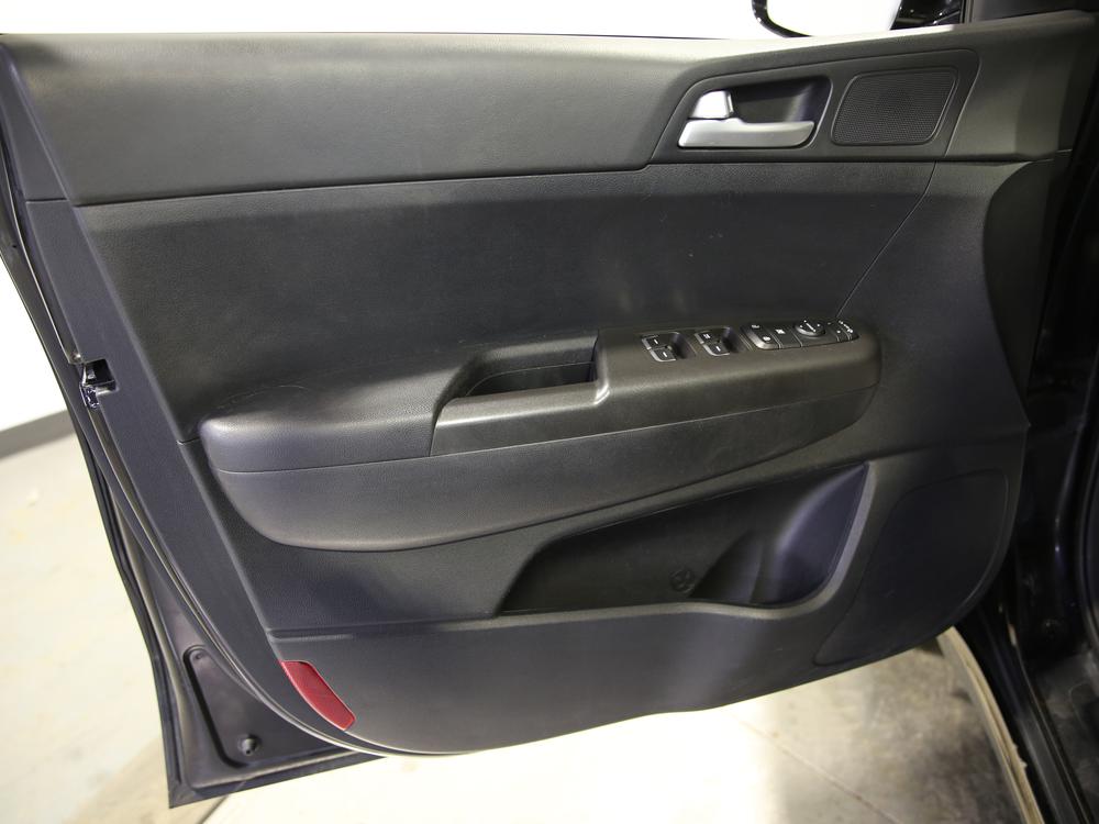 Kia Sportage LX 2021 d&rsquo;occasion à vendre - 12