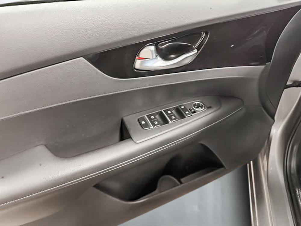 Kia Forte EX 2022 d&rsquo;occasion à vendre - 12