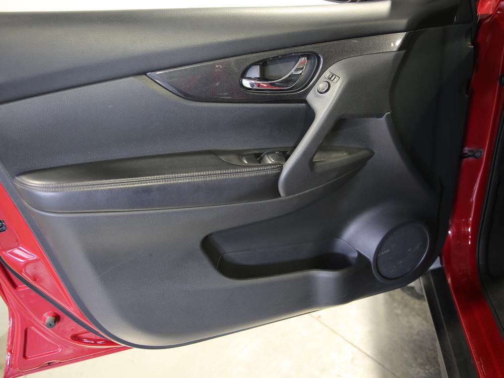 Nissan Rogue SV 2017 d&rsquo;occasion à vendre - 13