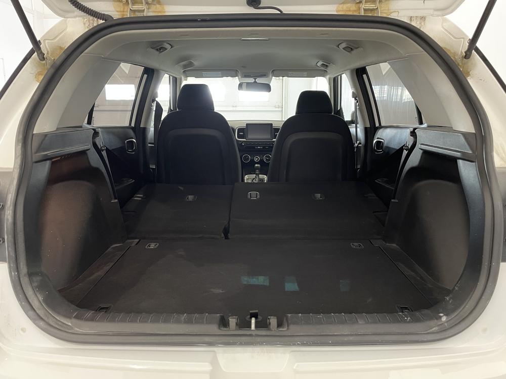 Hyundai Venue Essential 2021 d&rsquo;occasion à vendre - 28