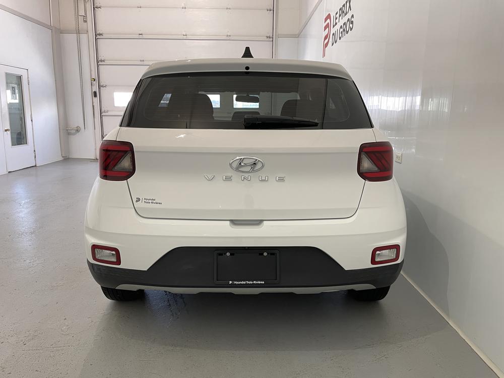 Hyundai Venue Essential 2021 d&rsquo;occasion à vendre - 7