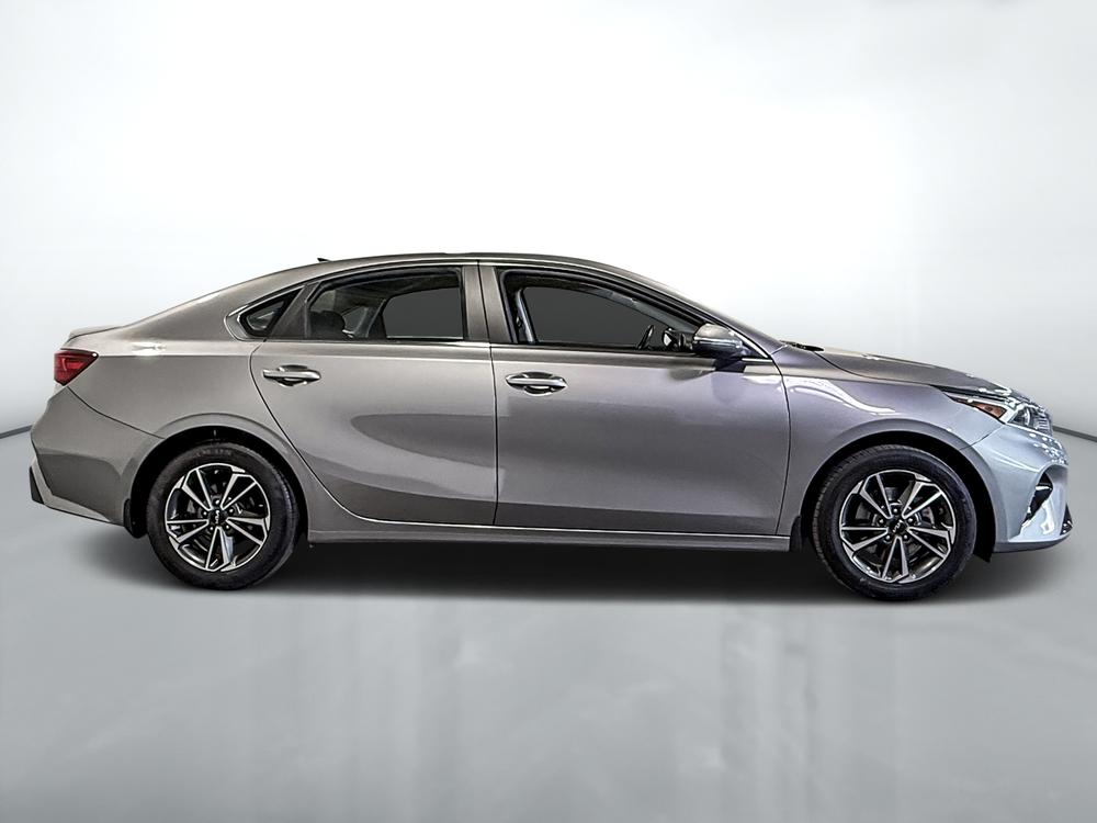 Kia Forte EX 2023 d&rsquo;occasion à vendre - 2