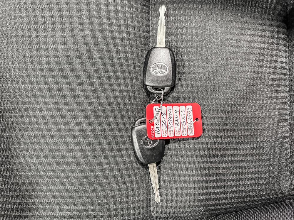 Toyota RAV4 LE 2018 d&rsquo;occasion à vendre - 32