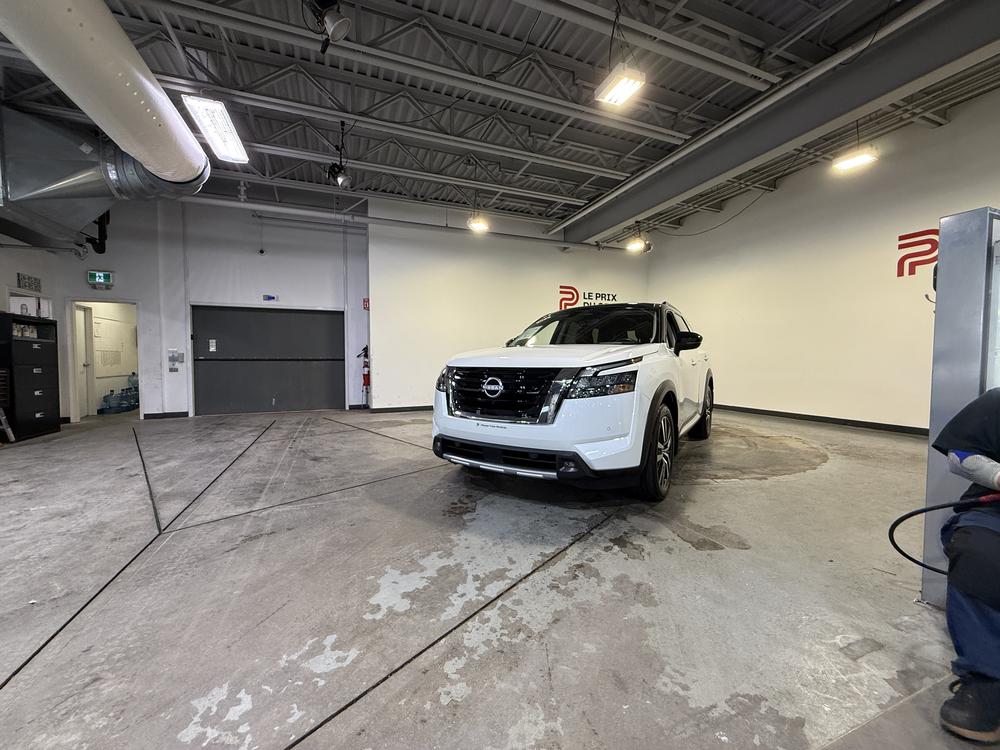 Nissan Pathfinder 2025 Blanc usage à vendre Nissan Pathfinder 2025 Blanc usage à vendre