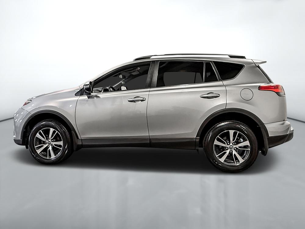 Toyota RAV4 LE 2018 d&rsquo;occasion à vendre - 7