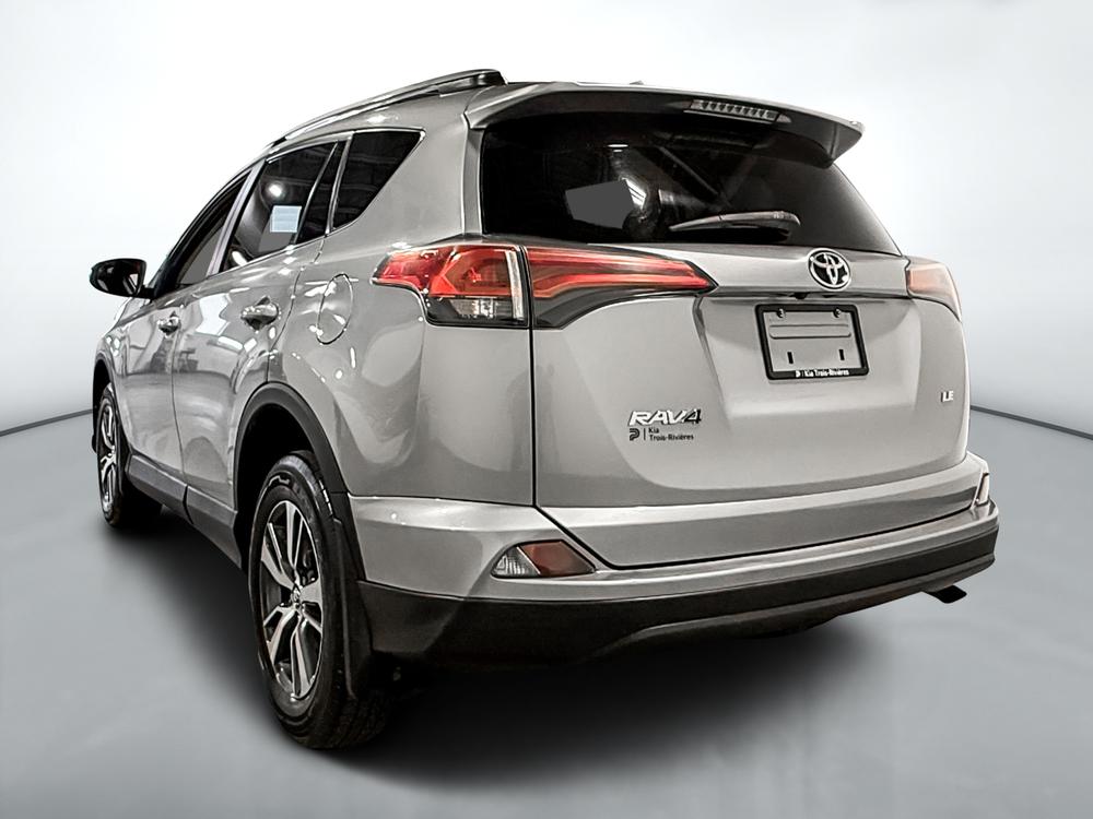 Toyota RAV4 LE 2018 d&rsquo;occasion à vendre - 6