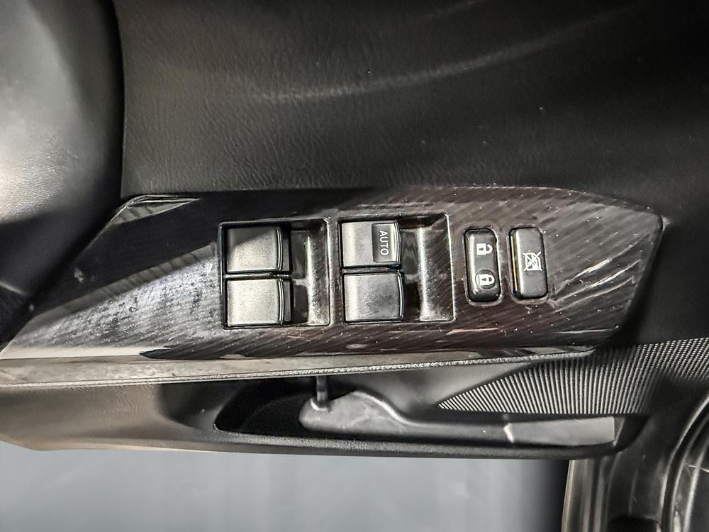 Toyota RAV4 hybride SE 2017 d&rsquo;occasion à vendre - 16