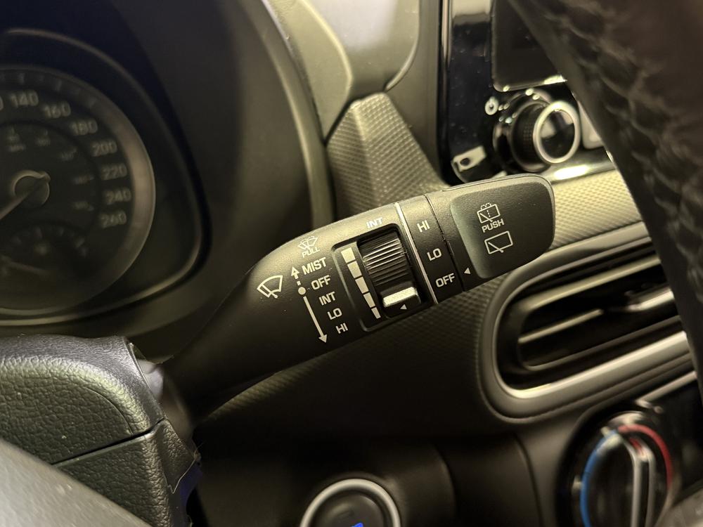 Hyundai Kona Preferred W/sun & leather package 2023 d&rsquo;occasion à vendre - 23