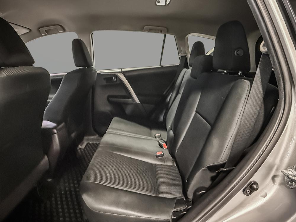 Toyota RAV4 LE 2018 d&rsquo;occasion à vendre - 28