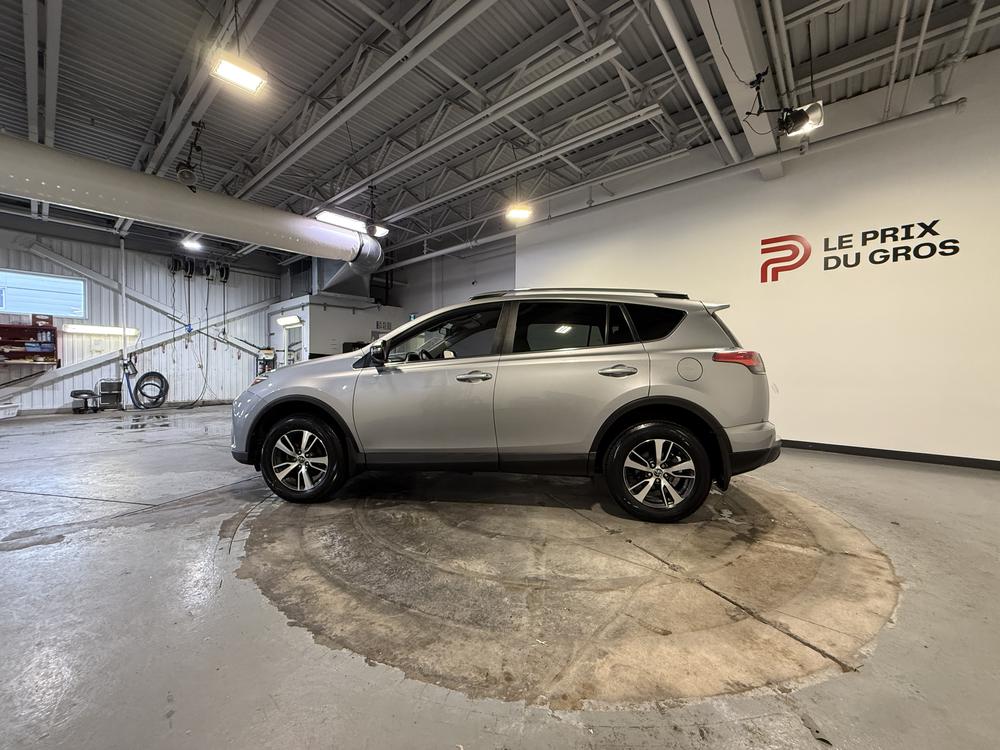 Toyota RAV4 LE 2018 d&rsquo;occasion à vendre - 7