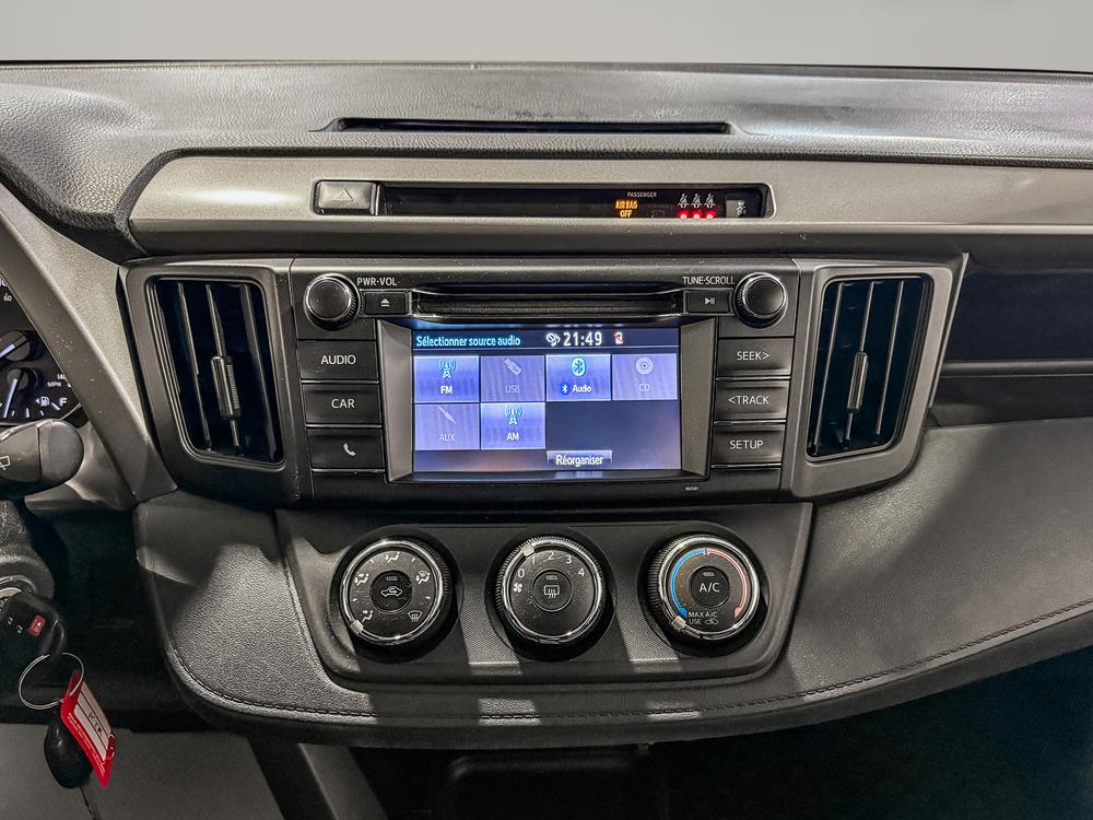 Toyota RAV4 LE 2018 d&rsquo;occasion à vendre - 26