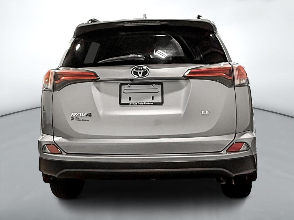 Toyota RAV4 LE 2018 d&rsquo;occasion à vendre - 4