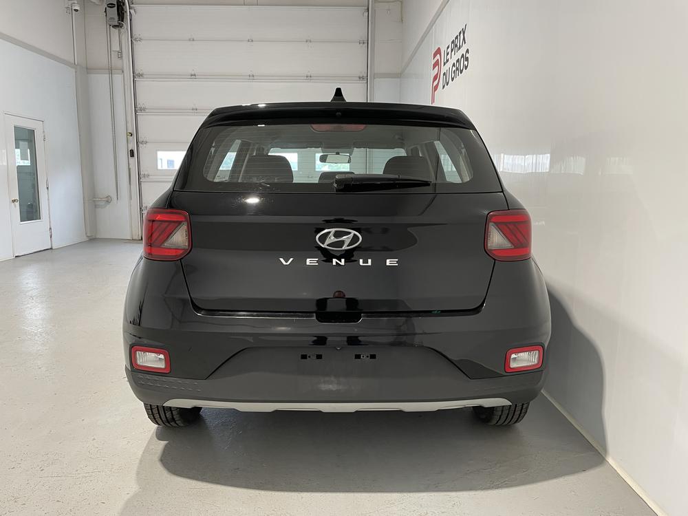 Hyundai Venue Essential 2021 d&rsquo;occasion à vendre - 7