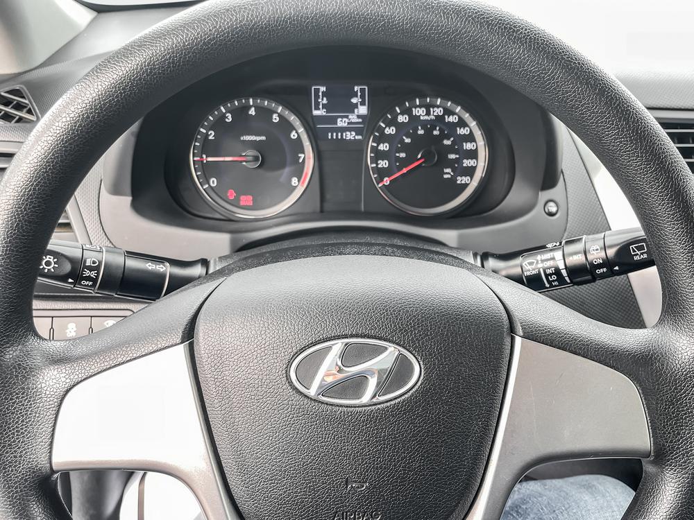 Hyundai Accent L 2017 à vendre à Trois-Rivières - 19