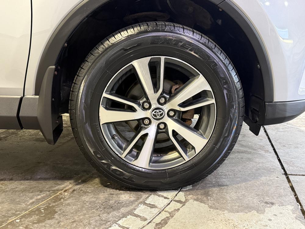 Toyota RAV4 LE 2018 d&rsquo;occasion à vendre - 12