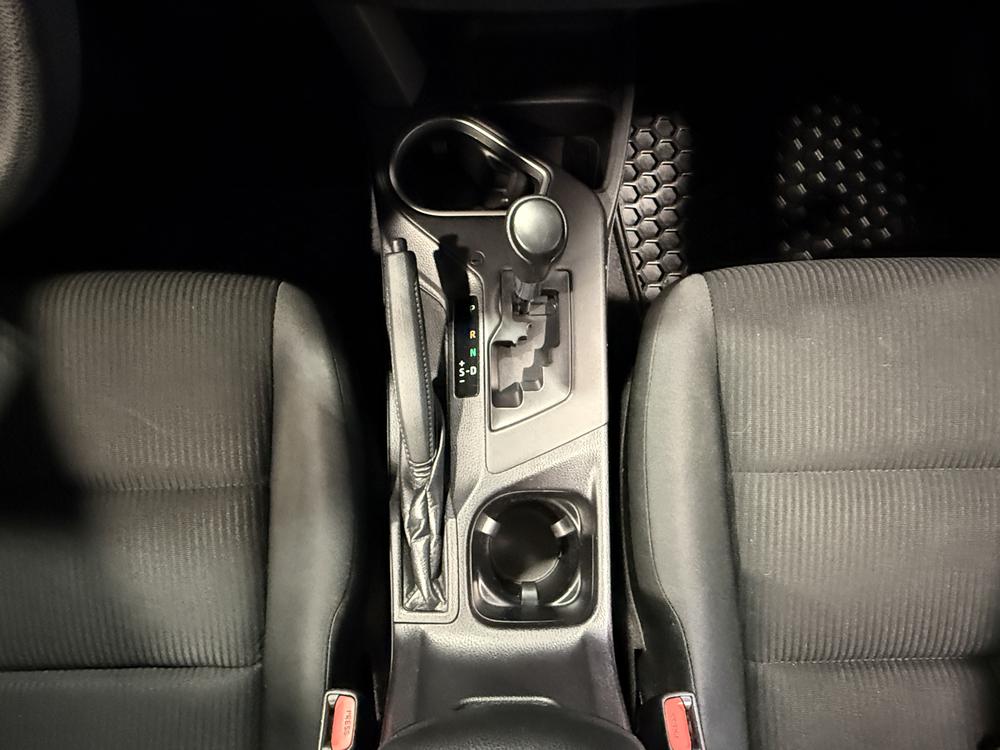 Toyota RAV4 LE 2018 d&rsquo;occasion à vendre - 29