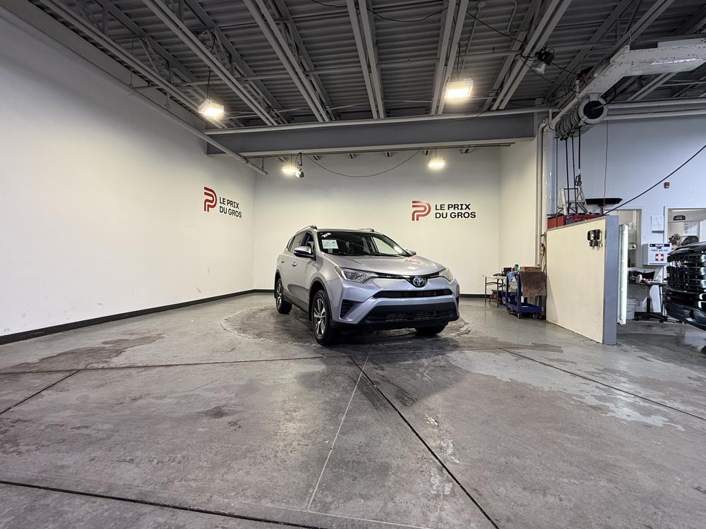 Toyota RAV4 LE 2018 d&rsquo;occasion à vendre