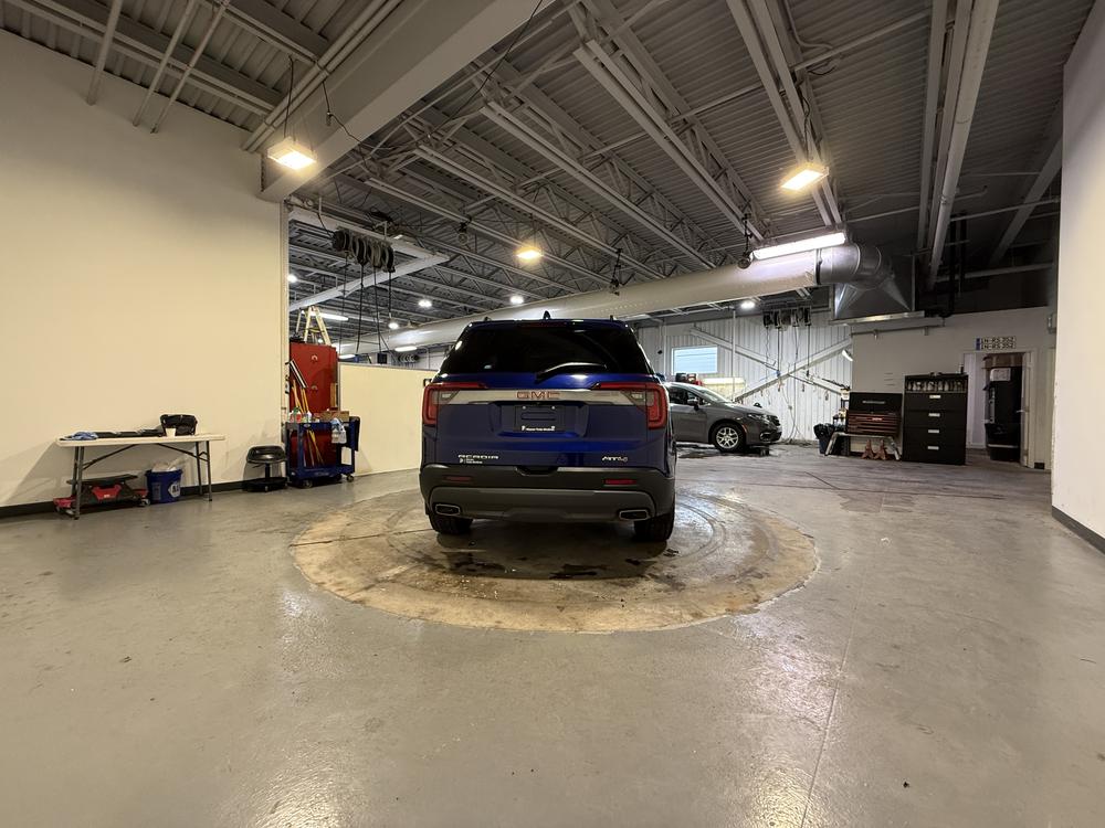 GMC Acadia AT4 2023 d&rsquo;occasion à vendre - 4